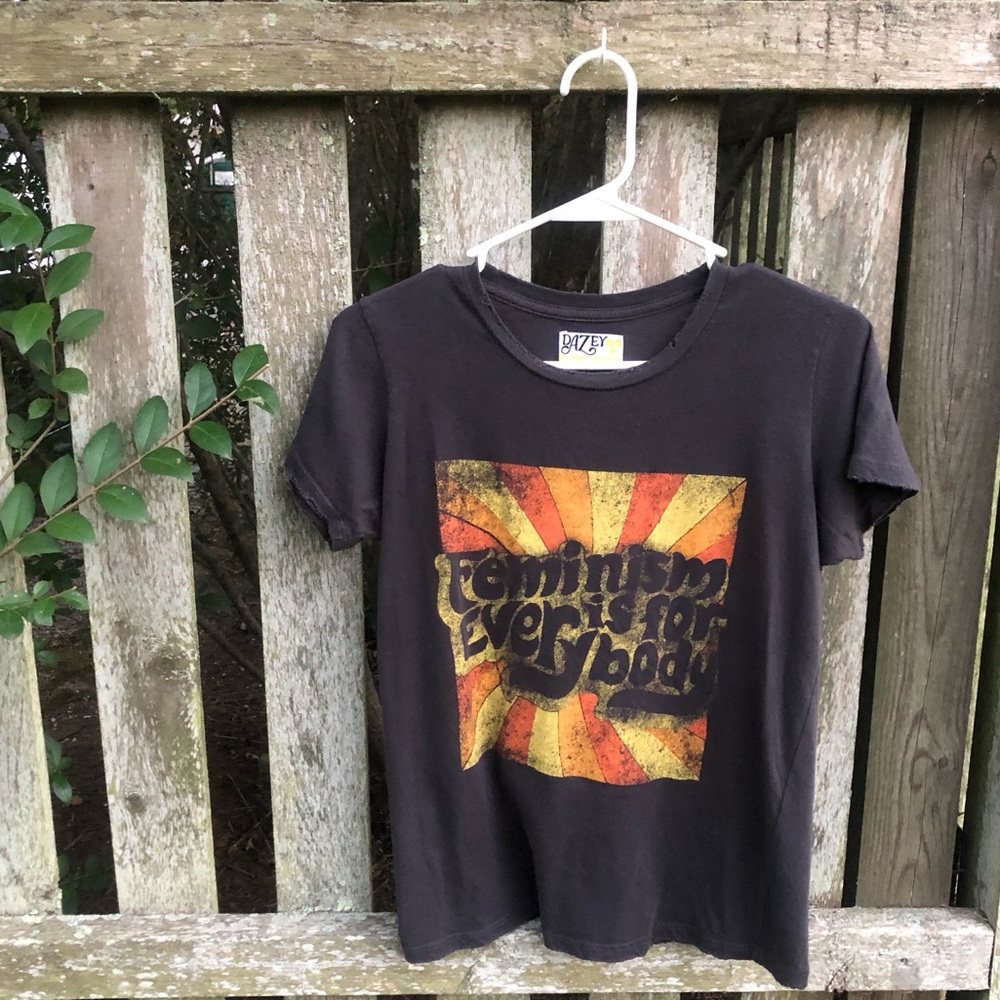 dazy la : feminism tee